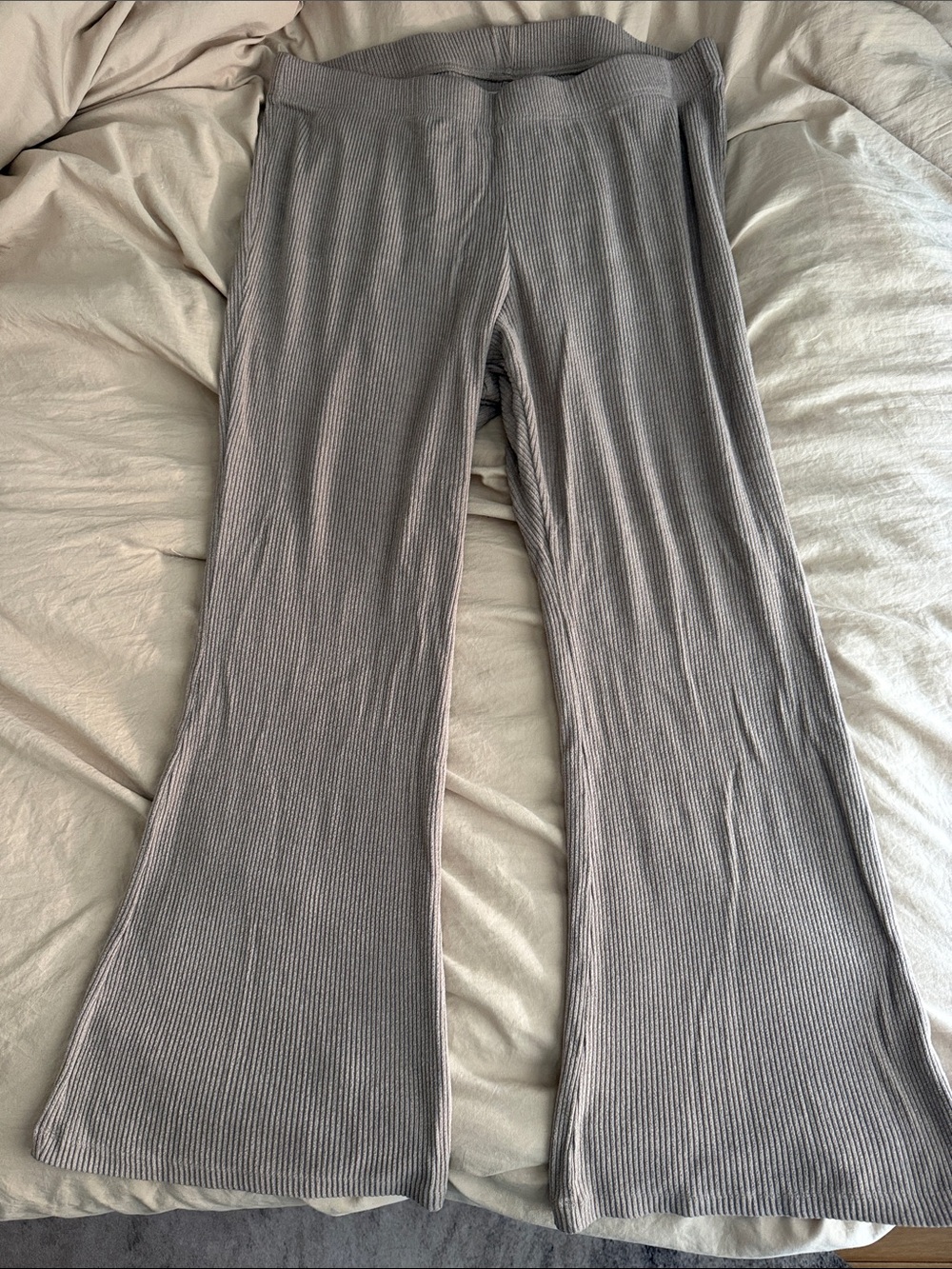 Old Navy Ribbed Knit Flare Pants in Light Gray